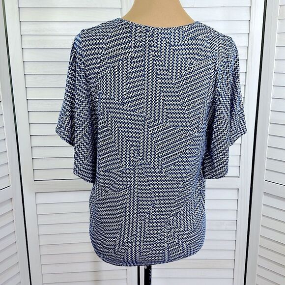 Chico's Flutter Sleeve Knit Top Size 1 (8) Like New - Picture 8 of 13